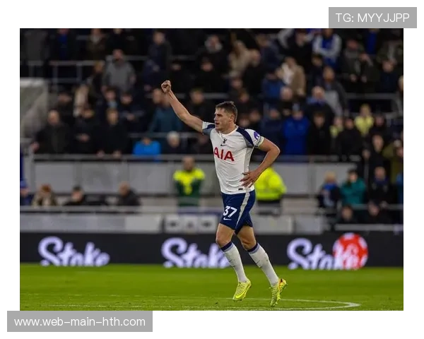 热刺角球战术二次进攻得手，范德芬远射打破僵局