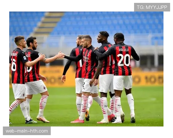 训练观察：AC米兰演练4-2-3-1新阵，莱奥被赋予更多内切自由。